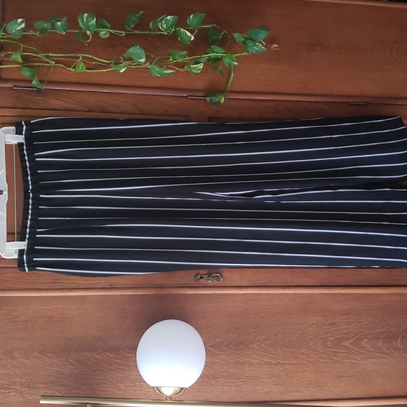 Vince Camuto black striped slacks 10 - Picture 4 of 4